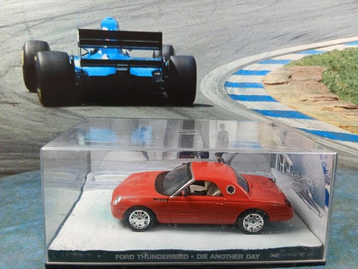 universal hobbies 1/43 ford thunderbird, Hobby en Vrije tijd, Modelauto's | 1:43, Zo goed als nieuw, Auto, Overige merken, Ophalen of Verzenden