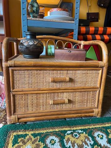 Vintage rotan/ rieten jaren 80 nachtkastje/ ladekastje beschikbaar voor biedingen