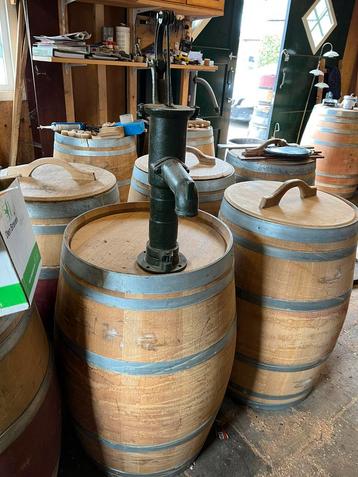 Wijnvat 225 liter met handpomp regenton wateropvang beschikbaar voor biedingen