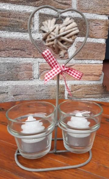 Waxinelichthouder met twee waxineglaasjes beschikbaar voor biedingen
