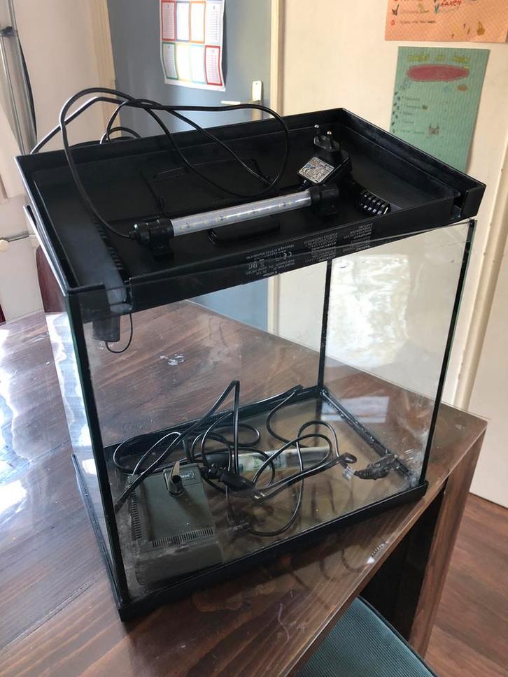 30 liter aquarium met filter, verwarming en lamp, Dieren en Toebehoren, Vissen | Aquaria en Toebehoren, Zo goed als nieuw, Leeg aquarium