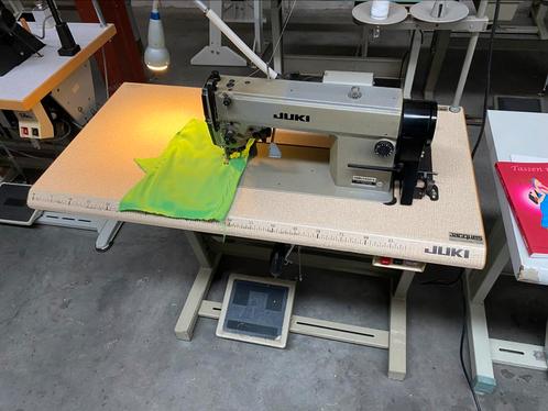 Industriele naaimachine juki naaldtransport met zei mes, Hobby en Vrije tijd, Naaimachines en Toebehoren, Gebruikt, Naaimachine