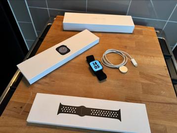 Apple Watch Series 8 45mm Midnight | Compleet beschikbaar voor biedingen