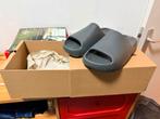 Yeezy Slide maat 48.5 - Nieuwstaat, Kleding | Heren, Ophalen of Verzenden, Zo goed als nieuw, Zwart, Slippers