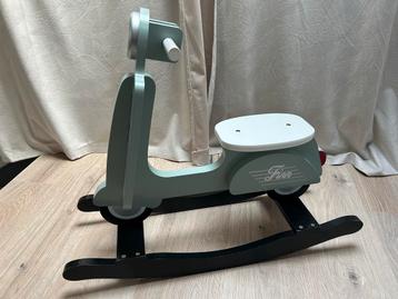 Houten Schommel Scooter beschikbaar voor biedingen