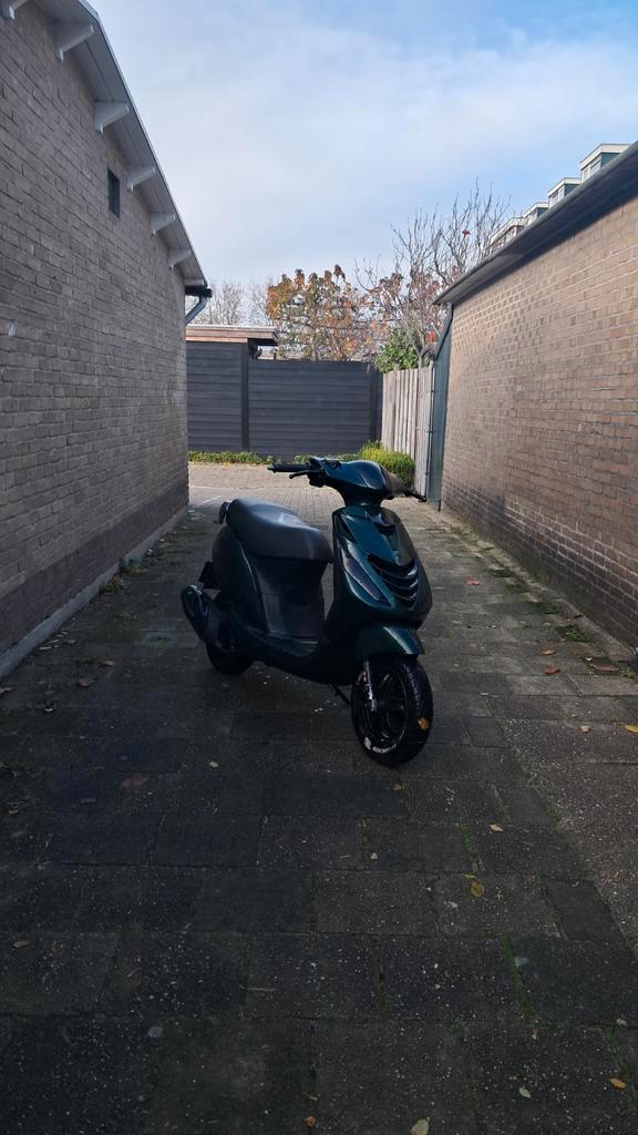 Zip 4t 80 cc 2016, Fietsen en Brommers, Scooters | Piaggio, Zo goed als nieuw, Zip, Benzine, Ophalen of Verzenden