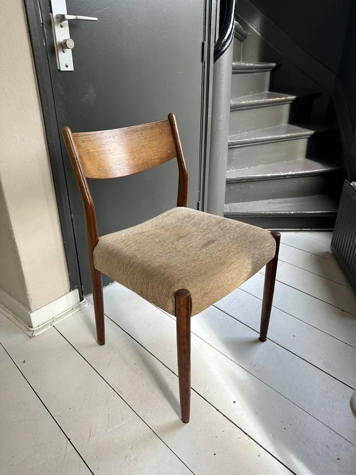 Set van 4 Deense vintage eetkamerstoelen, Huis en Inrichting, Stoelen, Gebruikt, Vier, Hout, Stof, Bruin, Ophalen