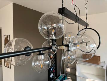 Lamp zwart staal met glazen bollen en LED ring