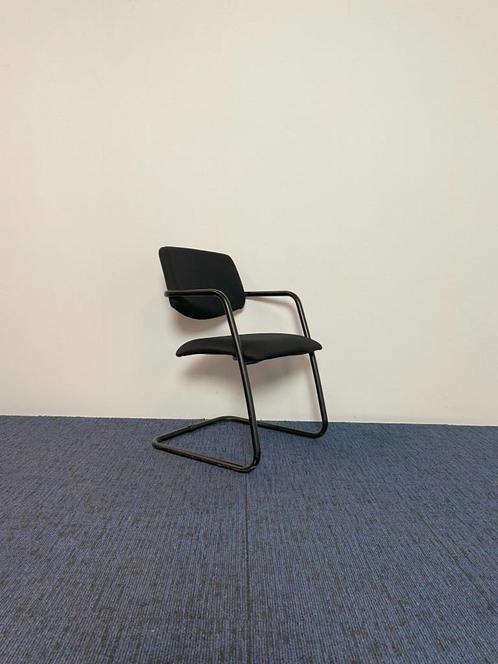 2 x Vergaderstoel Sitland SPA, zwarte stof, zwarte slede, Huis en Inrichting, Stoelen, Gebruikt, Twee, Stof, Zwart, Ophalen