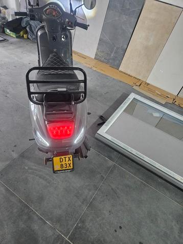 Mooie scooter, bouwjaar 2022 beschikbaar voor biedingen