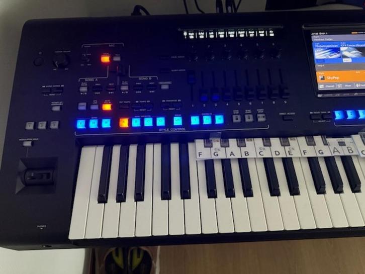 Yamaha Genos, Muziek en Instrumenten, Keyboards, Zo goed als nieuw, 76 toetsen, Yamaha, Aanslaggevoelig, Midi-aansluiting, Ophalen