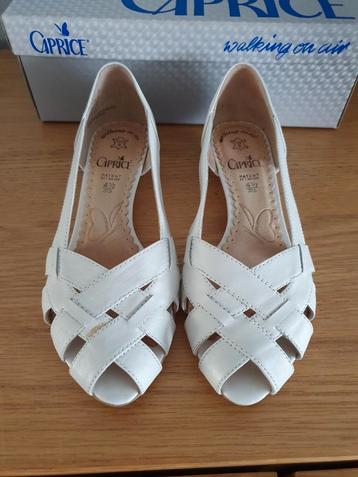 Leuke off White instappers maat 37.5 (4,5) beschikbaar voor biedingen