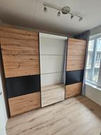Grote eiken kledingkast zwart met schuifdeuren en spiegel, Ophalen, 200 cm of meer, Met hangruimte, Zo goed als nieuw