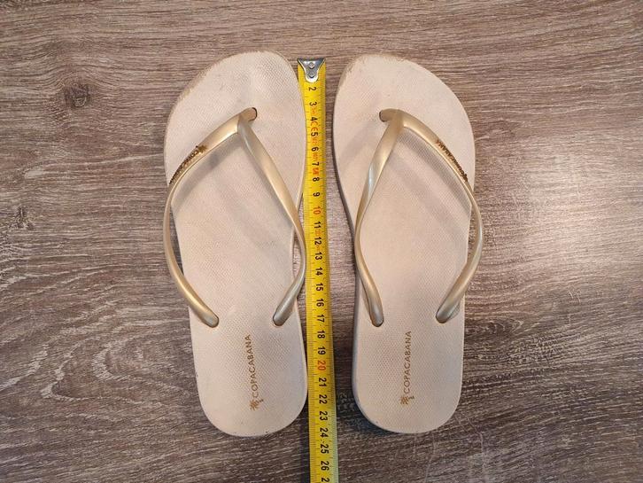 Beige / goudkleurige Copacabana teenslippers, Kleding | Dames, Schoenen, Gedragen, Slippers, Beige, Ophalen of Verzenden