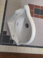 Klassieke hoek-wasbak., Doe-het-zelf en Verbouw, Sanitair, Ophalen of Verzenden, Gebruikt, Wastafel