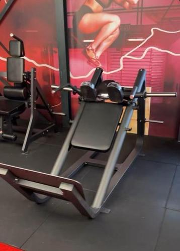 Hack squat HIT Elite Fitness Machines NIEUW in kist beschikbaar voor biedingen