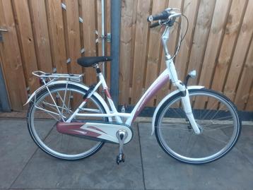 Damesfiets

Batavus Weekend

28 inch wielen

57 cm framemaat beschikbaar voor biedingen