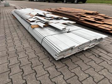 Verschillende restpartij meranti channelsliding | 18x115 mm beschikbaar voor biedingen