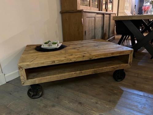 Nieuwe industriele salontafel op wielen, Huis en Inrichting, Tafels | Salontafels, Nieuw, Minder dan 50 cm, 50 tot 100 cm, 50 tot 100 cm