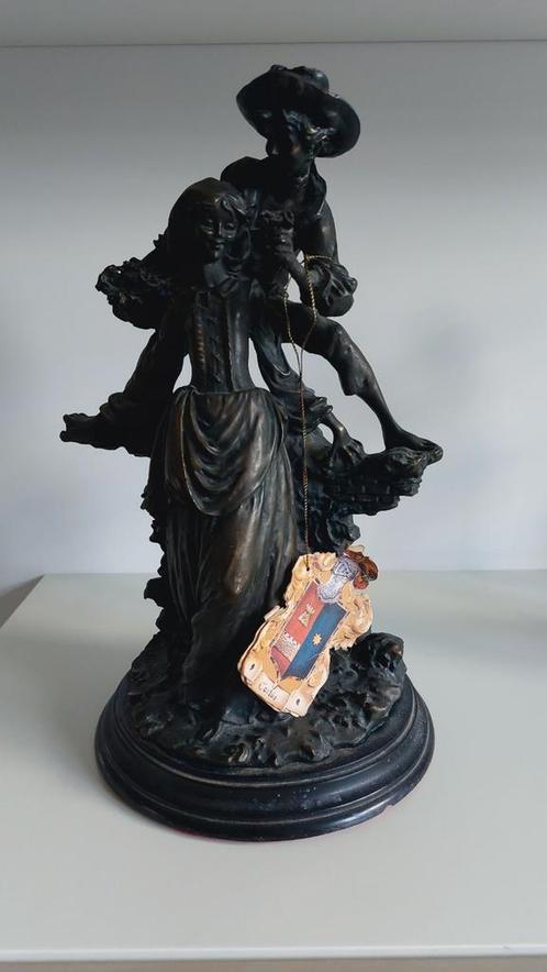 Beeldje (semi brons)  Spelter  jonge vrouw en man vintage, Antiek en Kunst, Kunst | Beelden en Houtsnijwerken, Ophalen of Verzenden