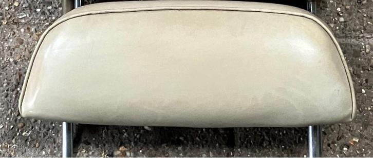 Beige hoofdsteun Volvo 140 t/m 1971 P1800 en Volvo Amazon, Auto diversen, Auto-accessoires, Gebruikt, Ophalen of Verzenden