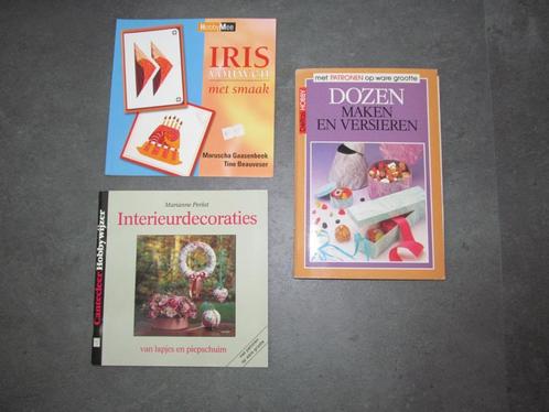 Hobby boekjes 3x: decoraties, dozen versieren, iris vouwen, Boeken, Hobby en Vrije tijd, Zo goed als nieuw, Ophalen of Verzenden