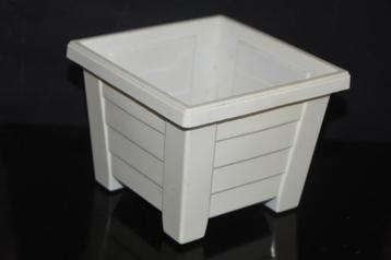 Vierkante Elho bloempot pot op pootjes beschikbaar voor biedingen