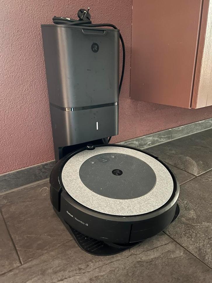 Irobot roomba i5+(cleanbase+wifi), Witgoed en Apparatuur, Stofzuigers, Gebruikt, Robotstofzuiger, 1600 tot 2000 watt, Reservoir