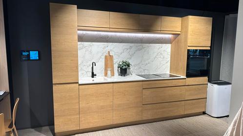 KVIK Noliam Wood showroomkeuken 320 cm lang, Huis en Inrichting, Keuken | Complete keukens, Nieuw, Ophalen