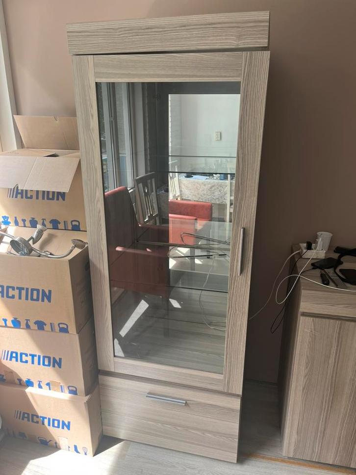 Vitrine kast met spiegel, 2glazen legplanken en ruim onderla, Huis en Inrichting, Kasten | Vitrinekasten, Gebruikt, 150 tot 200 cm