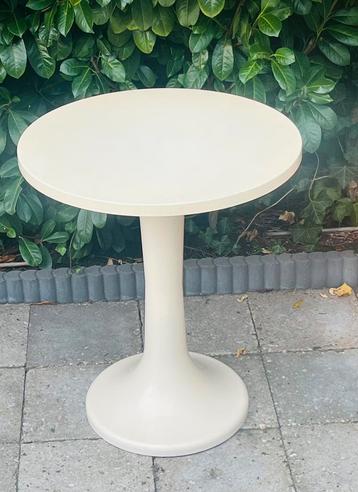 tulpen tafel, kunststof, 1970 beschikbaar voor biedingen