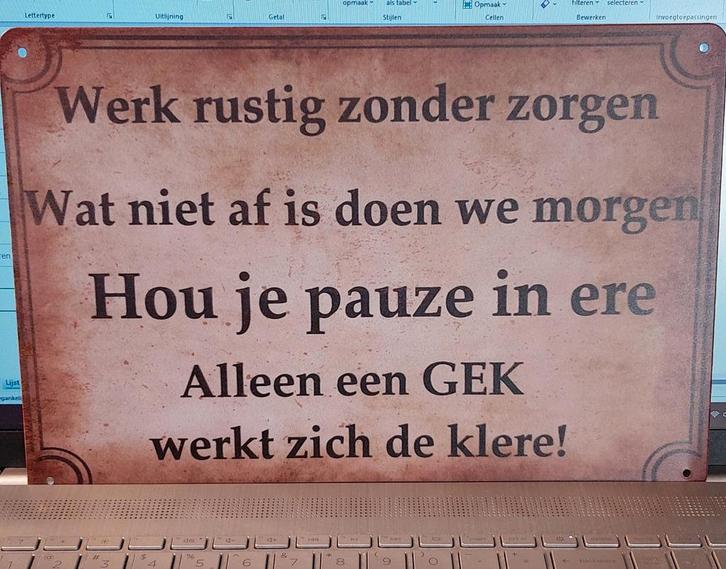 Wandbord 'Werk Rustig' - Metalen Decoratie, Huis en Inrichting, Woonaccessoires | Wanddecoraties, Nieuw, Ophalen of Verzenden