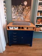 Bijzondere commode: gereedschapskist en houten blad op maat, Ophalen, 50 tot 70 cm, Voetruimte, 100 cm of meer