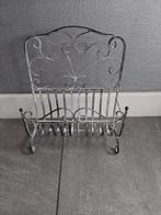 Krantenbak tijdschriftenrek metaal vintage, Huis en Inrichting, Woonaccessoires | Krantenbakken en Lectuurbakken, Ophalen of Verzenden