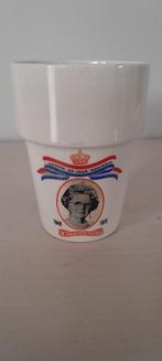 Koningin Juliana 25 jaar koningin mok/ melkbeker, Verzamelen, Koninklijk Huis en Royalty, Ophalen of Verzenden, Zo goed als nieuw
