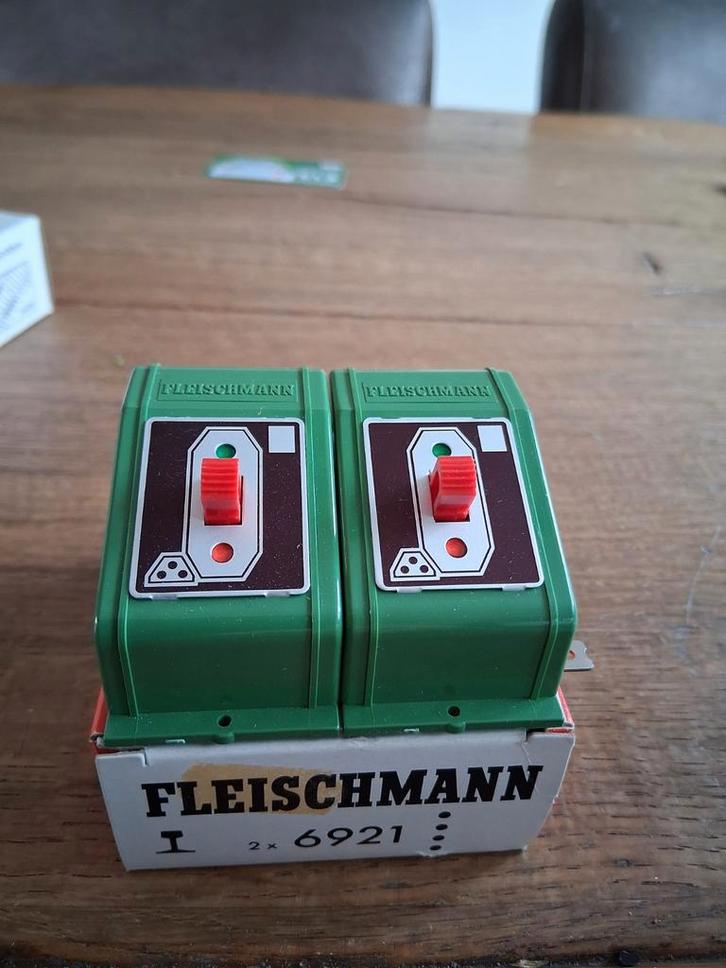 .2 x fleischmann 6921 signaalschakelaar nieuw in de ovp., Hobby en Vrije tijd, Modeltreinen | H0, Nieuw, Rails, Wisselstroom, Fleischmann