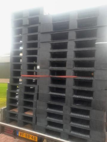 Kunststof Pallets Zwart 80x120 Gebruikt beschikbaar voor biedingen