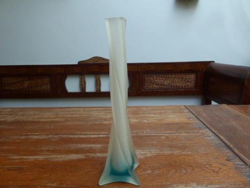 Opaline vaas solifleur, 30 cm., Antiek en Kunst, Antiek | Glas en Kristal, Ophalen of Verzenden