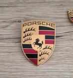 Officiële Porsche embleem voor de kofferklep of motorkap van, Ophalen of Verzenden, Zo goed als nieuw, Transport