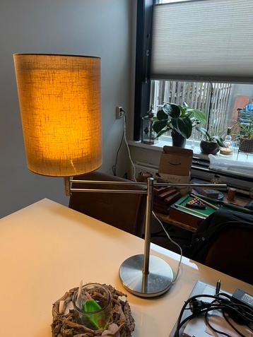 Tafel lamp beschikbaar voor biedingen