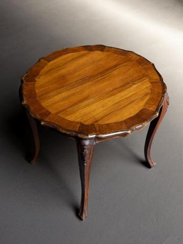 Italiaanse Bijzettafel Notenhout Salontafel Vintage Tafeltje beschikbaar voor biedingen