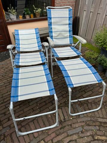 2 Dukdalf stoelen met voetenbank beschikbaar voor biedingen