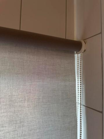 Nette rol gordijn beschikbaar voor biedingen