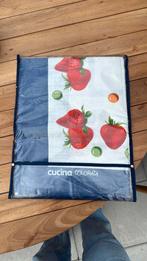 Linnen tafelkleed aardbeien 150 x 250, Huis en Inrichting, Ophalen of Verzenden, Zo goed als nieuw, Rechthoek