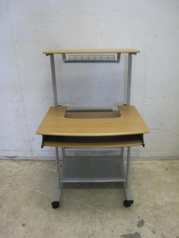 Workstation / bureau beschikbaar voor biedingen