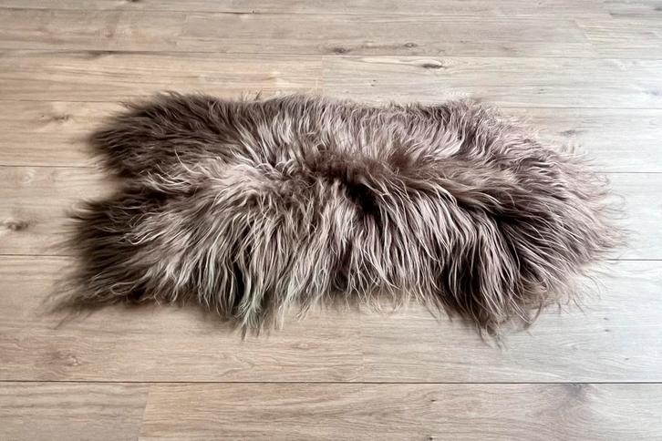 Grote echte schapenvacht, bruin, langharig, 115 x 65 cm, Huis en Inrichting, Woonaccessoires | Plaids en Woondekens, Zo goed als nieuw