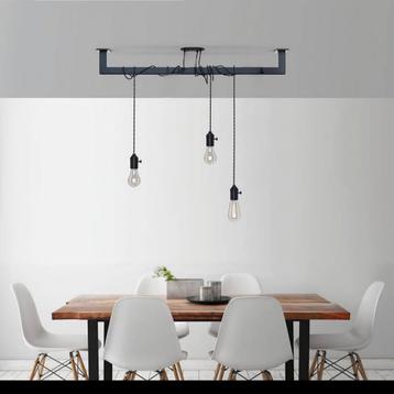 Stoere loftlamp met drie lampen beschikbaar voor biedingen