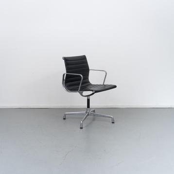 1 Vitra Eames Ea104 Zwart Leer Aluminium beschikbaar voor biedingen