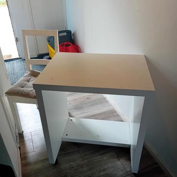 Gratis bureau met stoel