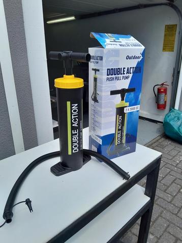 Lucht pomp in doos beschikbaar voor biedingen